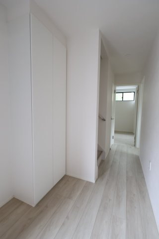 《仲介手数料無料》中央区下落合２丁目12-5新築一戸建てケイアイグレイスの玄関