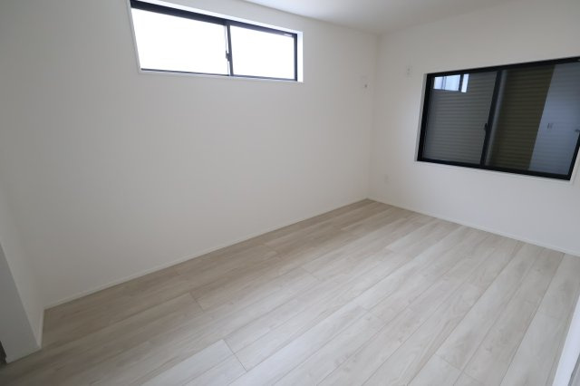 《仲介手数料無料》中央区下落合２丁目12-5新築一戸建てケイアイグレイスの洋室|1階 9.5帖