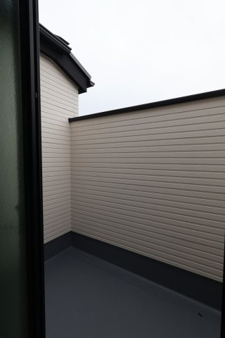 《仲介手数料無料》中央区下落合２丁目12-5新築一戸建てケイアイグレイスのバルコニー