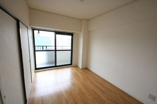 レジディア日比野の洋室