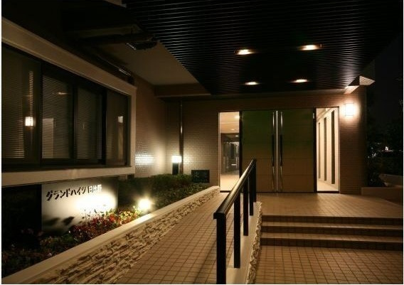 レジディア日比野のエントランス