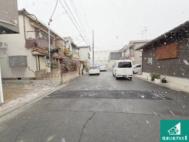 八尾市南本町　第1期　新築一戸建ての前面道路含む現地写真|周辺は閑静な住宅街です。前面道路もしっかりと有りますので車の出し入れも安心ですよ！