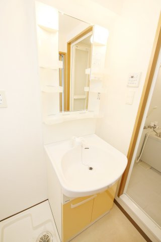 オーシャンフロントりんくうの独立洗面台