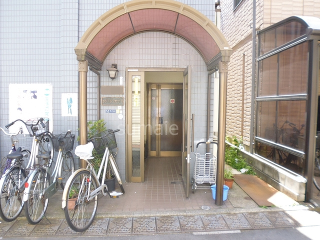 メゾン・ド・フカサワのエントランス|ゆとりのあるエントランスです