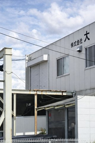 八尾市郡川2丁目　工場・店舗の周辺