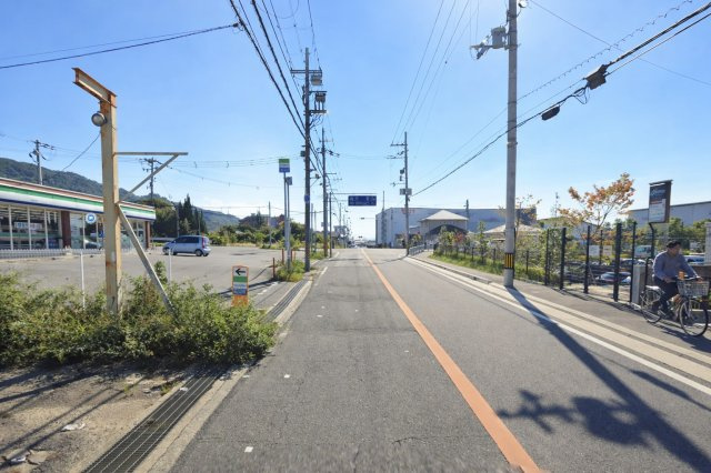 八尾市郡川2丁目　工場・店舗の周辺