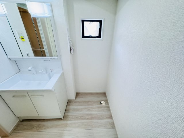 松戸市緑ヶ丘２丁目新築戸建【緑ヶ丘小学校：3分】のランドリースペース|洗濯機置き場