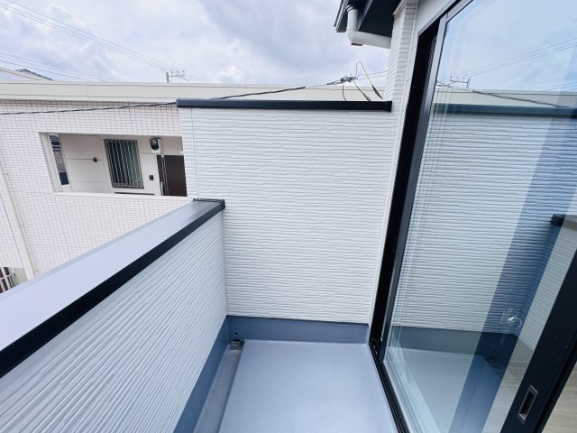 松戸市緑ヶ丘２丁目新築戸建【緑ヶ丘小学校：3分】のバルコニー|寝室前バルコニー