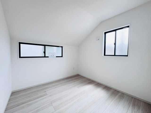 松戸市緑ヶ丘２丁目新築戸建【緑ヶ丘小学校：3分】の洋室|4.5帖洋室
