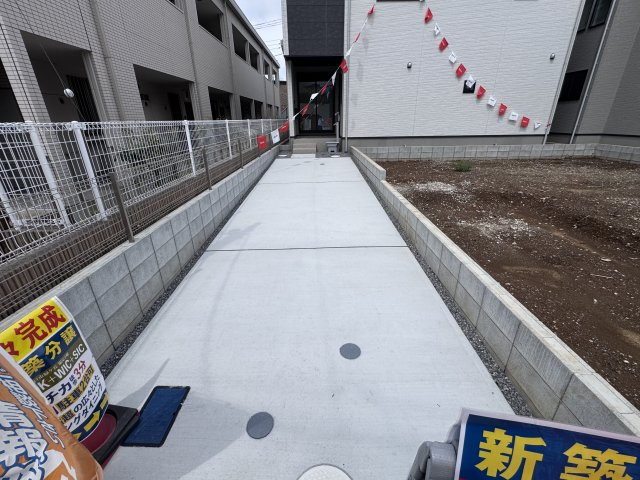 松戸市緑ヶ丘２丁目新築戸建【緑ヶ丘小学校：3分】の駐車場|2号棟駐車スペース・縦列2台駐車可