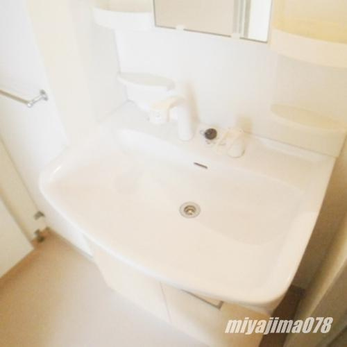 サンパレス21六甲永手の独立洗面台|独立洗面台、朝の身支度には欠かせません