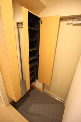 【玄関】 | ウィング A棟