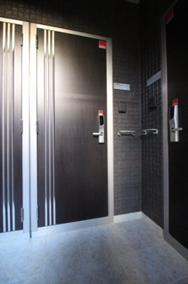 【玄関】 | ウィング A棟