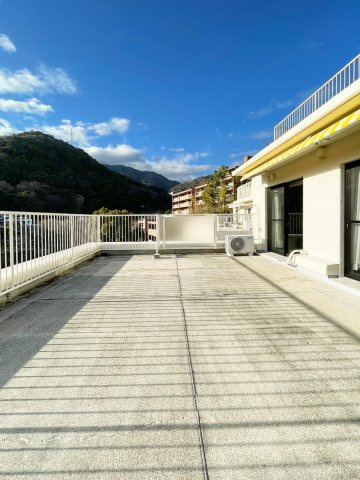 芦屋山手町アーバンライフのバルコニー|広々としたバルコニーです