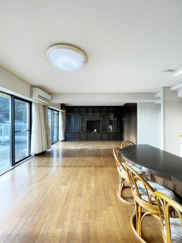 芦屋山手町アーバンライフの居間・リビング|収納家具は洋室へ移動予定