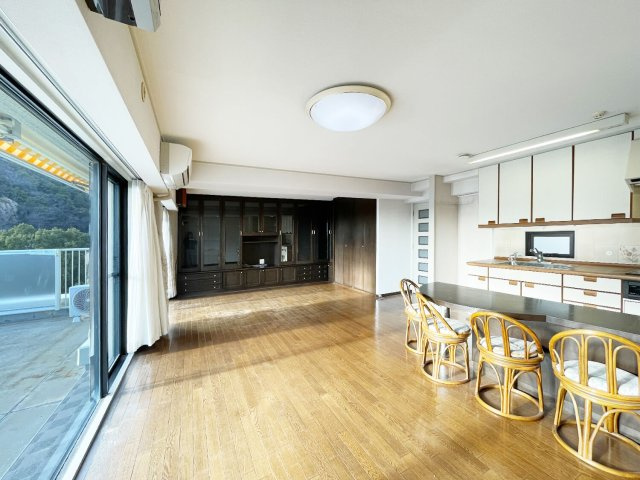 芦屋山手町アーバンライフの居間・リビング|ゆったり過ごせる居間です