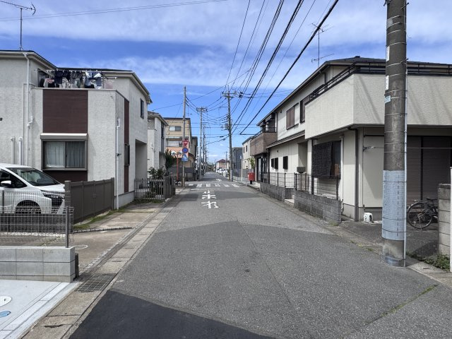 松戸市古ケ崎２丁目新築戸建【北部小学校：9分】の前面道路含む現地写真|東側前面道路・幅員約5.9ｍ