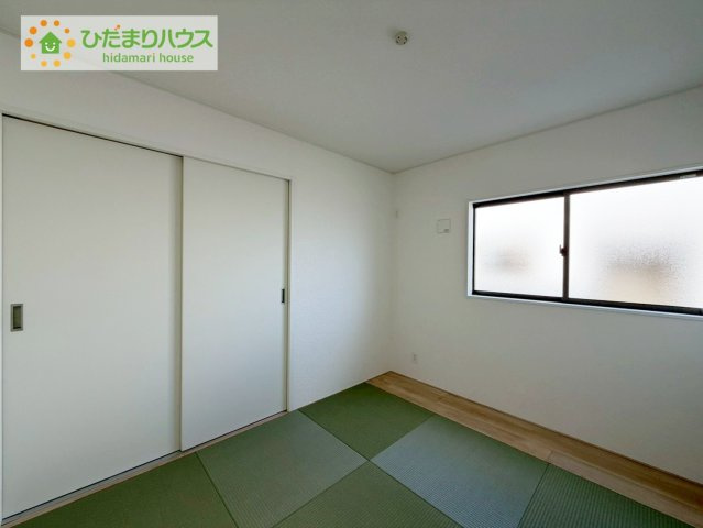 いわき市小名浜下神白第３　新築戸建　2号棟の和室|リビングには和室が隣接し、お子様の遊び場や家事スペースにも大活躍です☆