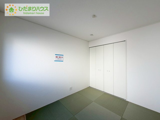 いわき市小名浜下神白第３　新築戸建　2号棟の和室|リビングと和室は続き間設計。お友達が来たときには襖を開けて、広々空間を確保できます。