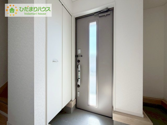 いわき市小名浜下神白第３　新築戸建　2号棟の玄関|玄関がひろいので親子で並んで仲良く靴が履けますね(^^)/