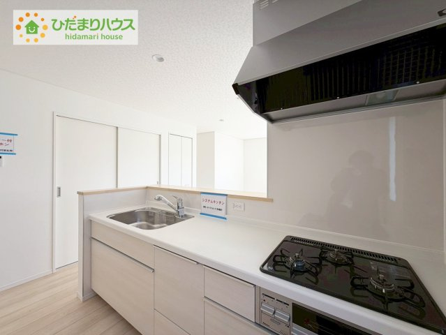 いわき市小名浜下神白第３　新築戸建　2号棟のキッチン|リビングを見渡せるキッチンはお子様を見ながらでも料理が出来て安心ですね☆