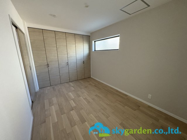 茅ヶ崎市緑が浜　新築戸建　全2棟1号棟の寝室|広くて明るい寝室