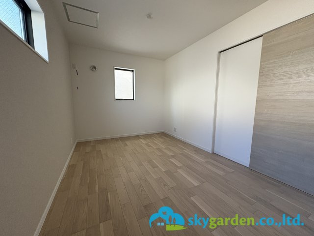 茅ヶ崎市緑が浜　新築戸建　全2棟1号棟の寝室|開放的な寝室です