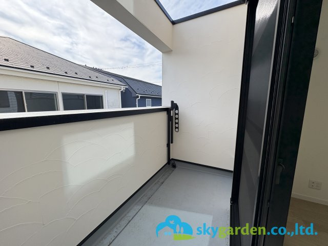 茅ヶ崎市緑が浜　新築戸建　全2棟1号棟のバルコニー|暖かな日差しのふりそそぐバルコニー