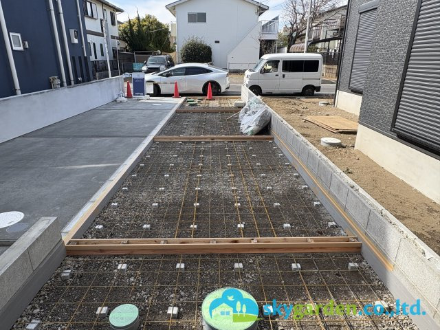 茅ヶ崎市緑が浜　新築戸建　全2棟1号棟の駐車場|車種により縦列2台駐車可能