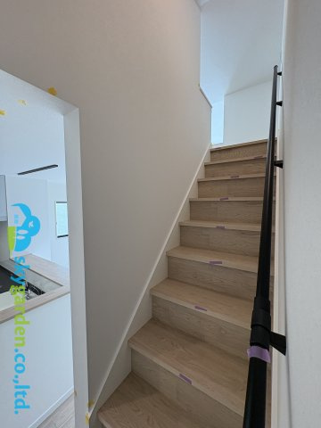 茅ヶ崎市緑が浜　新築戸建　全2棟1号棟の内装|ロフトはこの階段で昇降可能