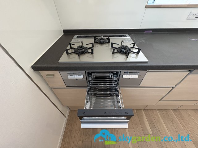 茅ヶ崎市緑が浜　新築戸建　全2棟1号棟のキッチン|ガスコンロ・グリル