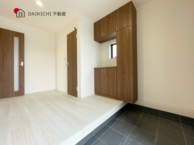 【玄関】 | Livele Garden.S　加須市日出安　新築戸建　全3棟　1号棟