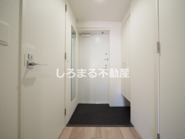 Alivis放出の玄関