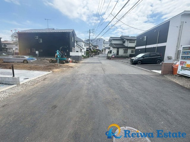 新築戸建　茅ヶ崎市菱沼1丁目　全2棟の前面道路含む現地写真