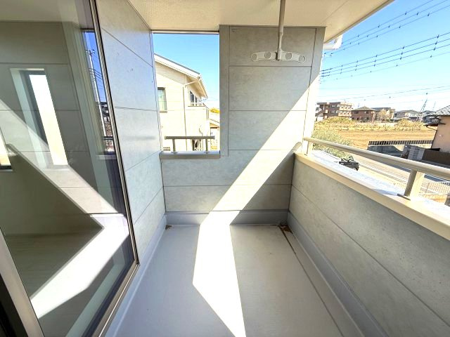 リーブルガーデンＳ第9前橋富士見町原之郷　1号棟のバルコニー|バルコニー1です。こちらはインナータイプなので雨でも洗濯物が濡れません！