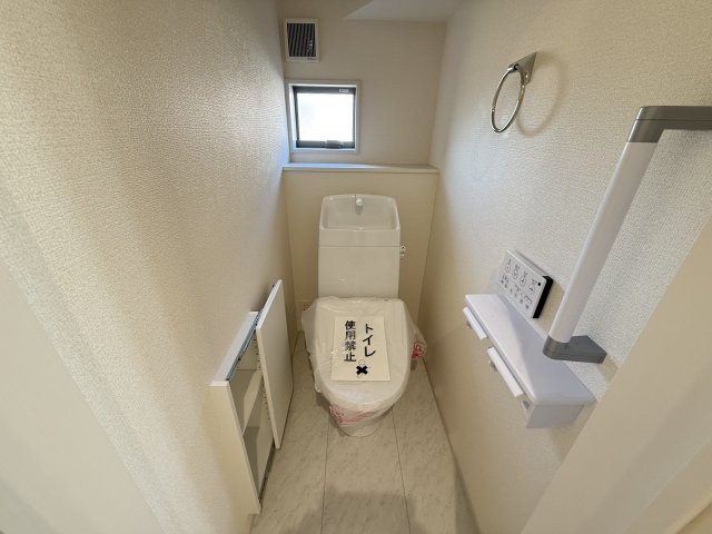 リーブルガーデンＳ第9前橋富士見町原之郷　1号棟のトイレ|1階トイレです。清潔感のある白を基調としています。
温水洗浄・便座暖房機能の付いた快適なトイレです☆