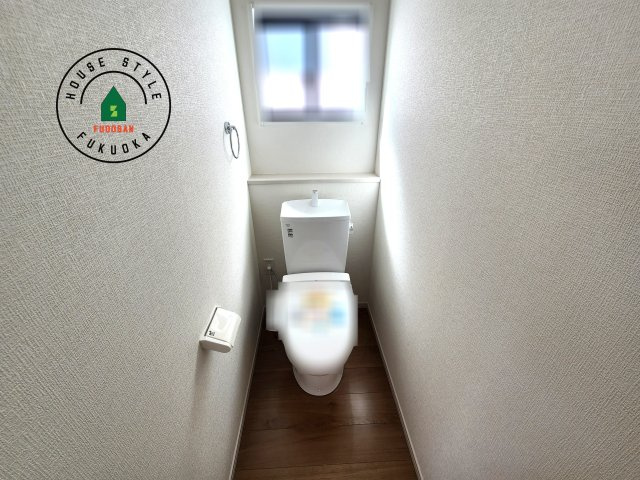福岡市南区屋形原1丁目第2-2棟(2号棟)のトイレ|温水洗浄便座を完備しております。2ヶ所にトイレがあるのは朝の慌ただしい時間も安心です。