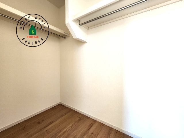 福岡市南区屋形原1丁目第2-2棟(2号棟)の収納|洋服や大きな荷物が多い方や人数の多いご家族などは、一般的なクローゼットよりもウォークインクローゼットのほうが使い勝手が良いです。