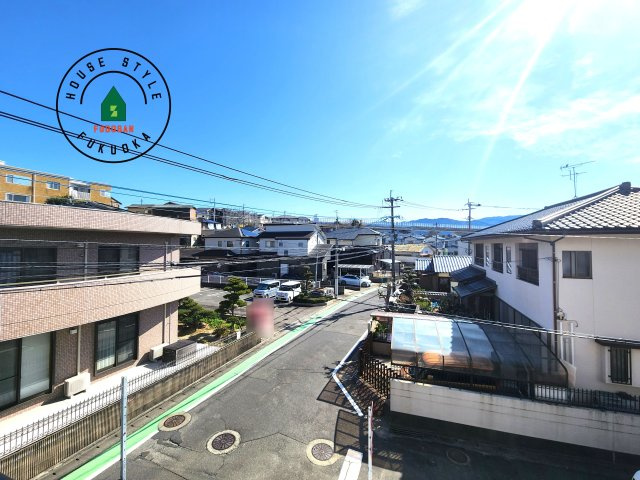 福岡市南区屋形原1丁目第2-2棟(2号棟)の展望|窓から緑が見える物件も魅力的です。