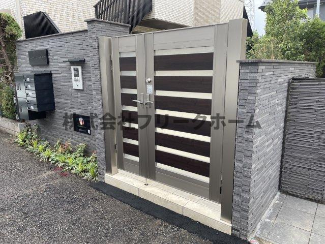 武蔵野市吉祥寺南町３丁目の賃貸マンションのエントランス