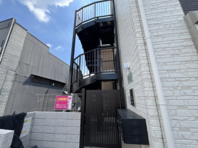 【エントランス】 | ハルジュール | 落ち着いたエントランスです