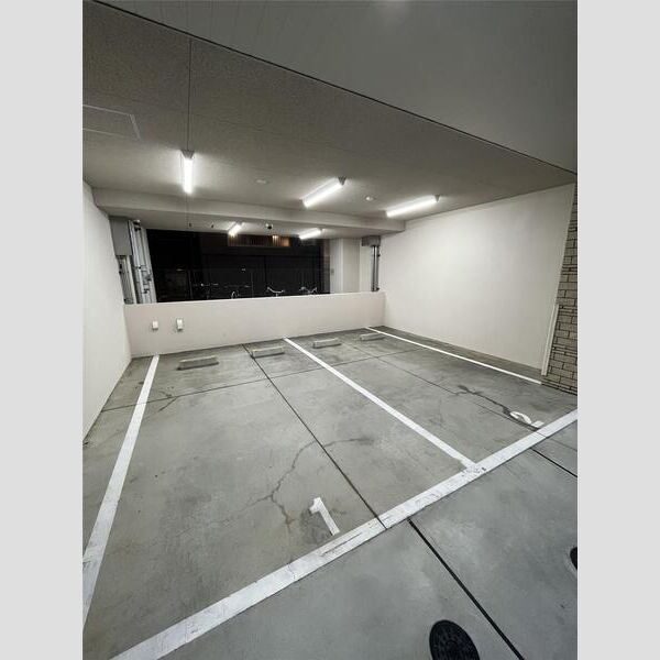 スプランディッド元町山手の駐車場