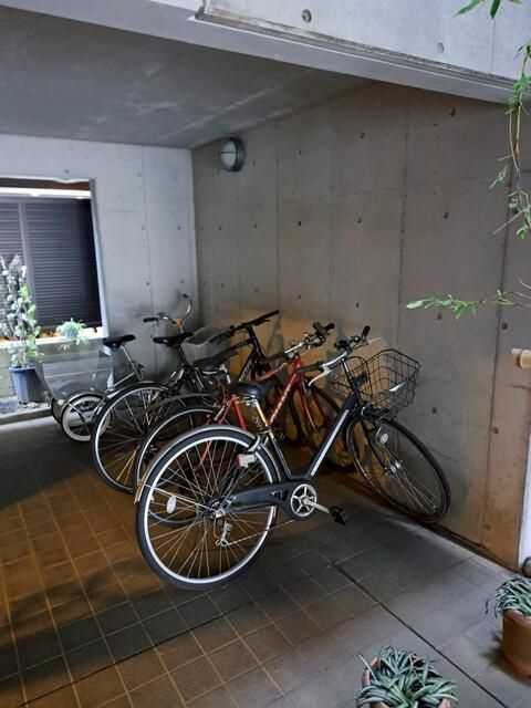 サザンヴィレッジの駐車場|駐輪場