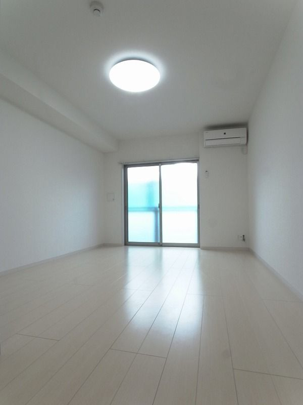 リブリ・シャドゥールの居間・リビング