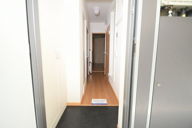 レオパレス英の玄関