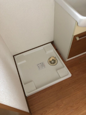 【設備】 | ワンブリッジイースト | 室内洗濯機置場　※左右反転・イメージ