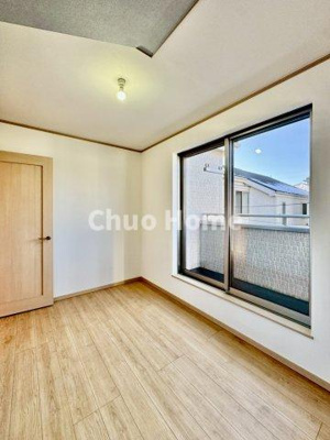 【子供部屋】 | 葛飾区東水元2丁目中古住宅 | 【子供部屋】お子様を持つ家庭の約6割が「家族や子どものため」に購入を希望。入学後の転校を避け、広い空間でのびのび育てたいなどの親心が、家探しのきっかけになっているようです。