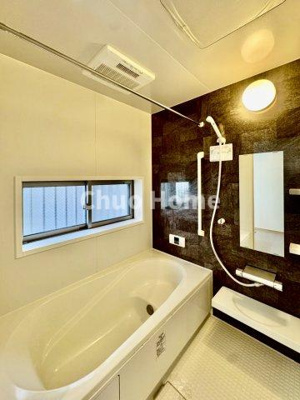 【浴室】 | 葛飾区東水元2丁目中古住宅 | 【バスルーム】暖房換気乾燥機付きシステムバスルーム。暖房・冷風・換気・乾燥など、毎日を快適に過ごせるうれしい機能が揃っています。雨の日の洗濯物も安心です。