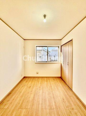 【洋室】 | 葛飾区東水元2丁目中古住宅 | 【洋室】快適に過ごす条件は、一人ひとり違います。だからこそ飾り過ぎないシンプルな内装と偏り過ぎないデザインで統一しております。居住していく中でオーナー様だけの【マイホーム】に創り上げて下さい