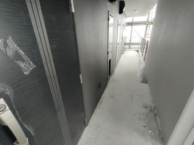 【玄関】 | グランエスポワール | 玄関脇の通路です